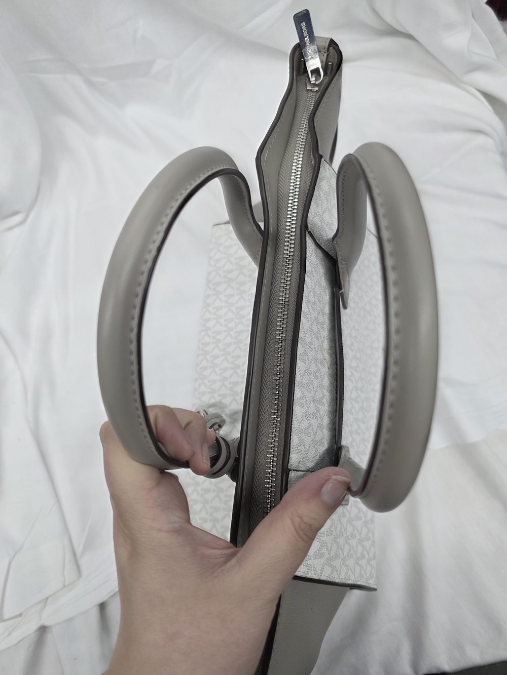 Michael Kors Gray & White Signature Tote with MK Charm - Picture 5 of 14